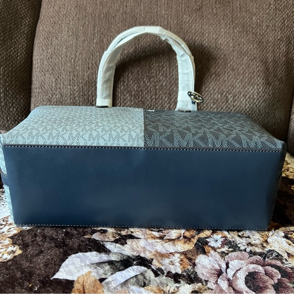 MICHAEL KORS Logo Jet Set Travel Two Tone Navy Multi Tote Shoulder Bag NWT - Picture 10 of 15
